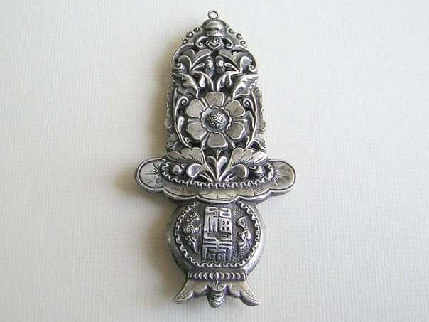 Large flower basket with a peony – (9778)